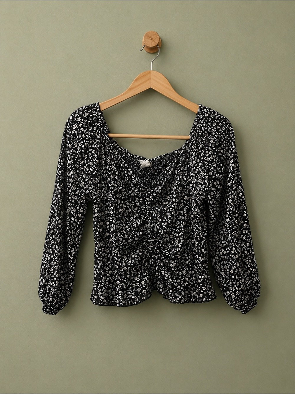 Japna Black and White Floral Long-Sleeve Blouse